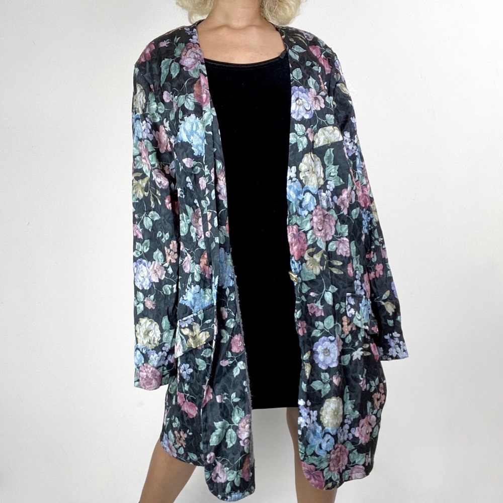 Vintage floral coat with jewel button - Picture 2 of 7